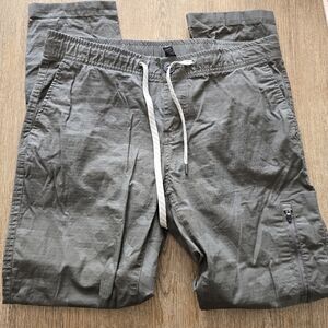 Vuori Green Camo Ripstop Pants Size Med Women